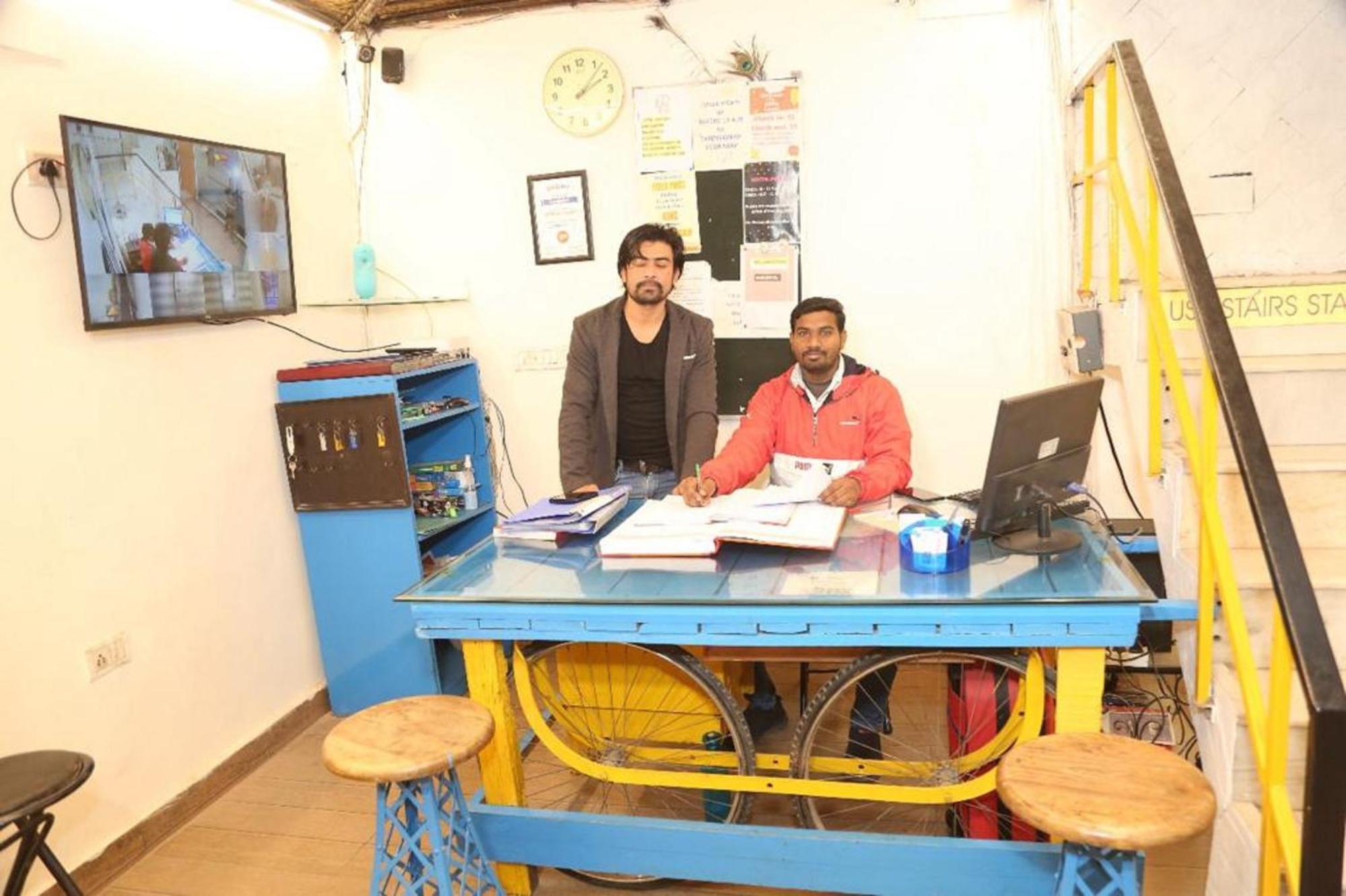 Bunk Hostel Delhi Best Backpacking Accommodation New Delhi Exteriör bild