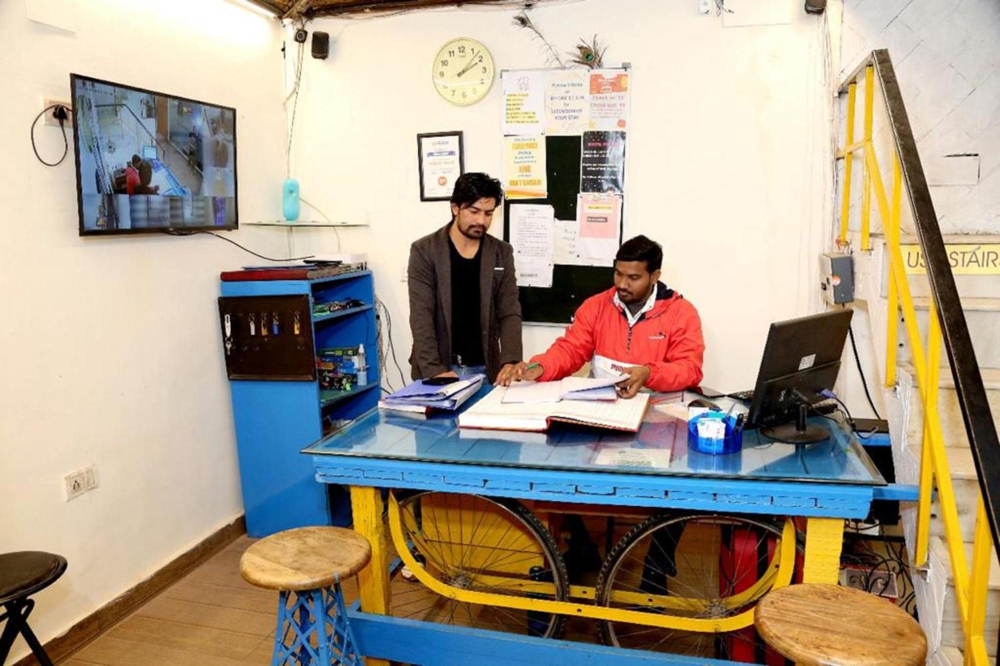 Bunk Hostel Delhi Best Backpacking Accommodation New Delhi Exteriör bild